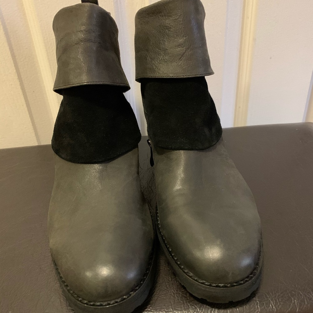 Antelope zip ankle boots